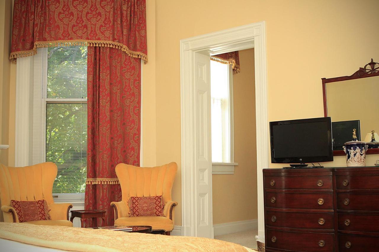 Bourbon Bed & Breakfast *