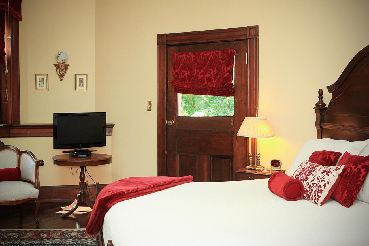 Bourbon Bed & Breakfast *